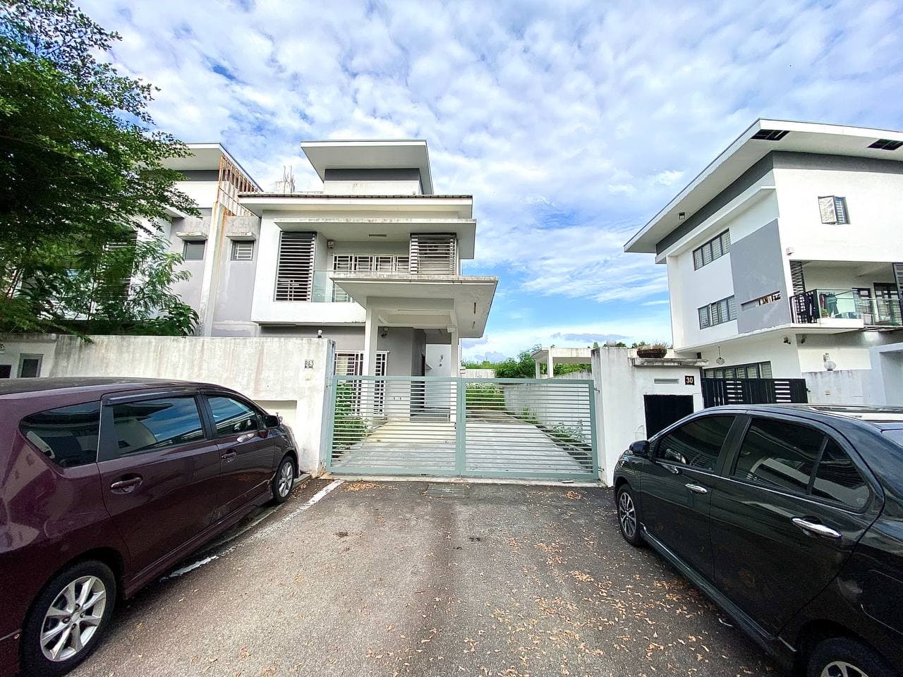 Freehold 3 Storey Semi D at KayuManis Garden Villas Seksyen 5 Bangi - Image 1