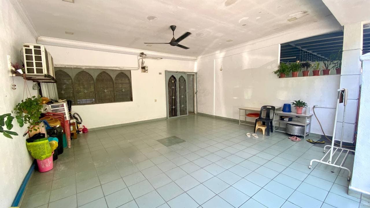 Renovated Single Storey Taman Sri Muda Seksyen 25 Shah Alam Facing Playground - Image 1
