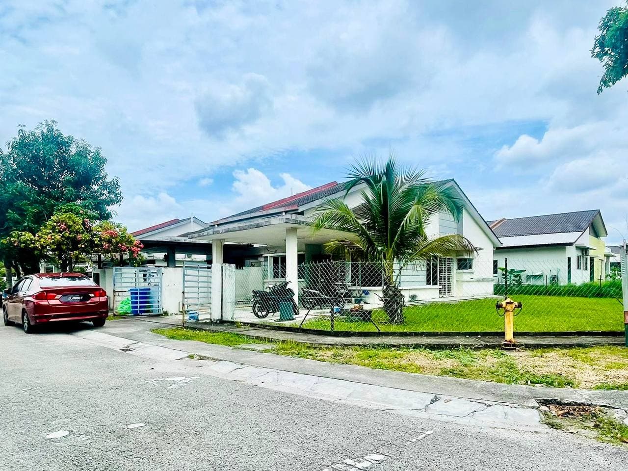 Corner Lot Semi D at Taman Raflesia Seksyen 29 Shah Alam - Image 1