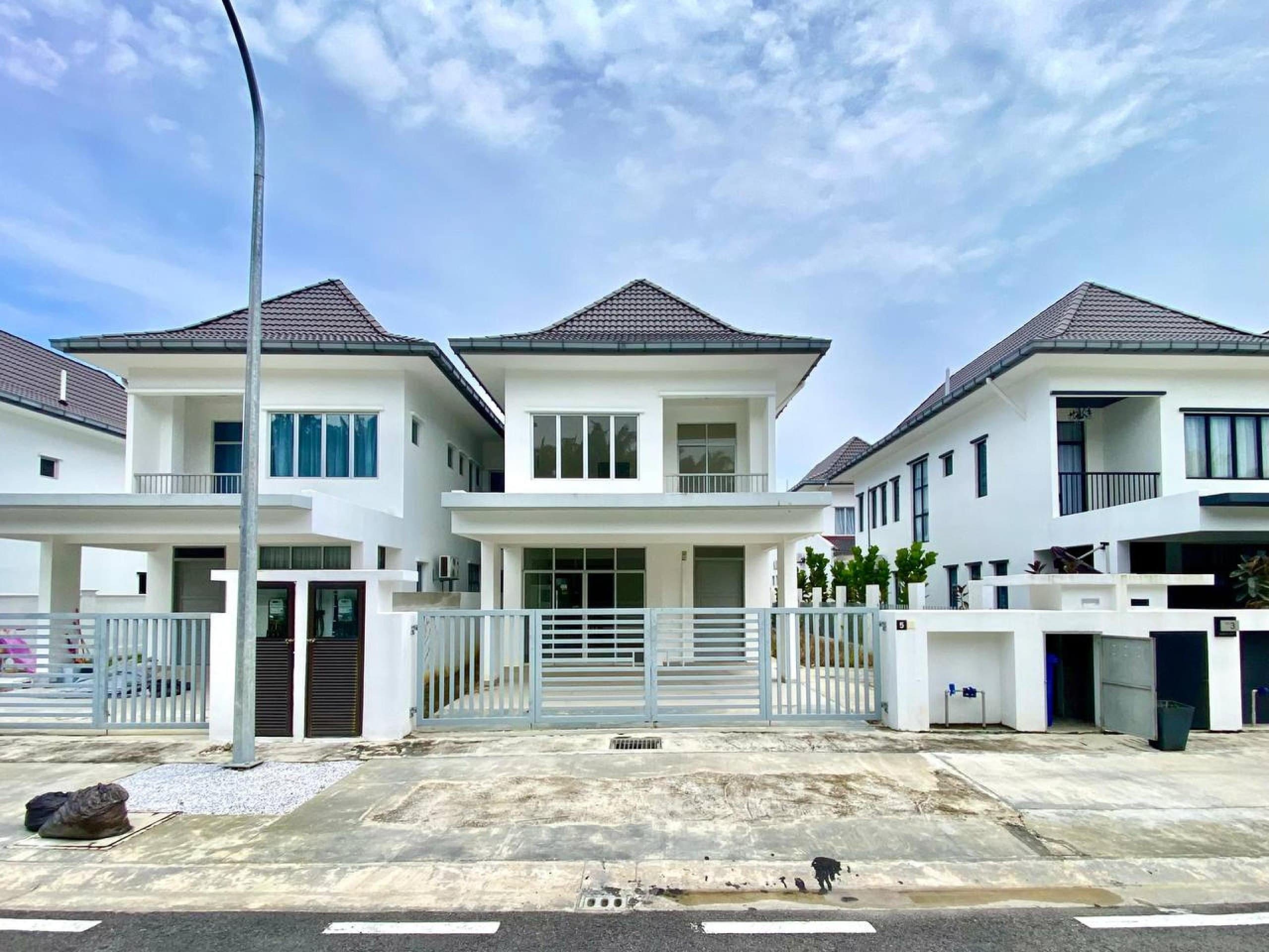 Facing Open Non Bumi Unit Semi-D 2-Storey at Laman Sutera Seksyen U15 Shah Alam - Image 1