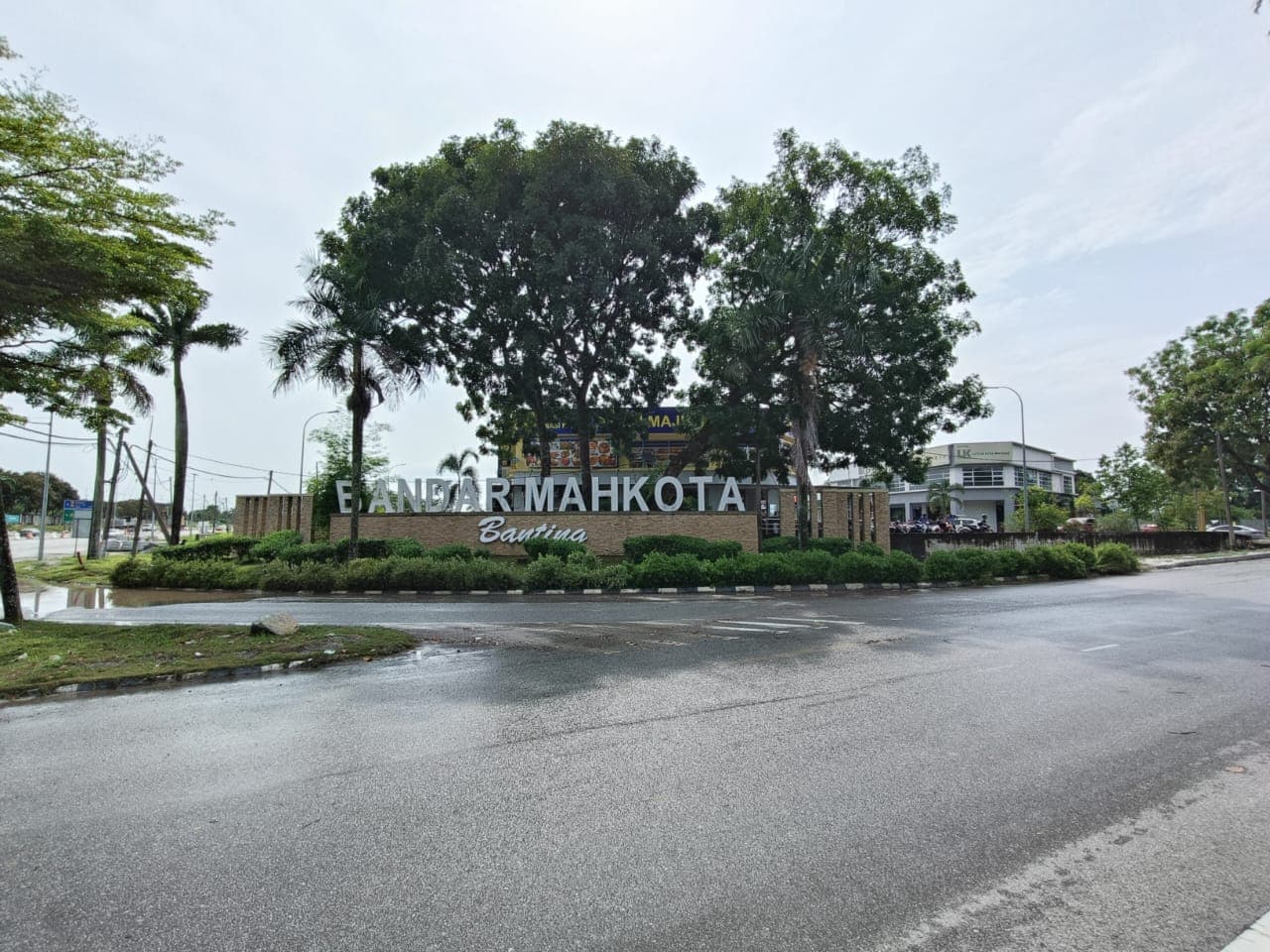 Double Storey Terrace 20x70 Freehold 4R3B Bandar Mahkota Banting - Image 1