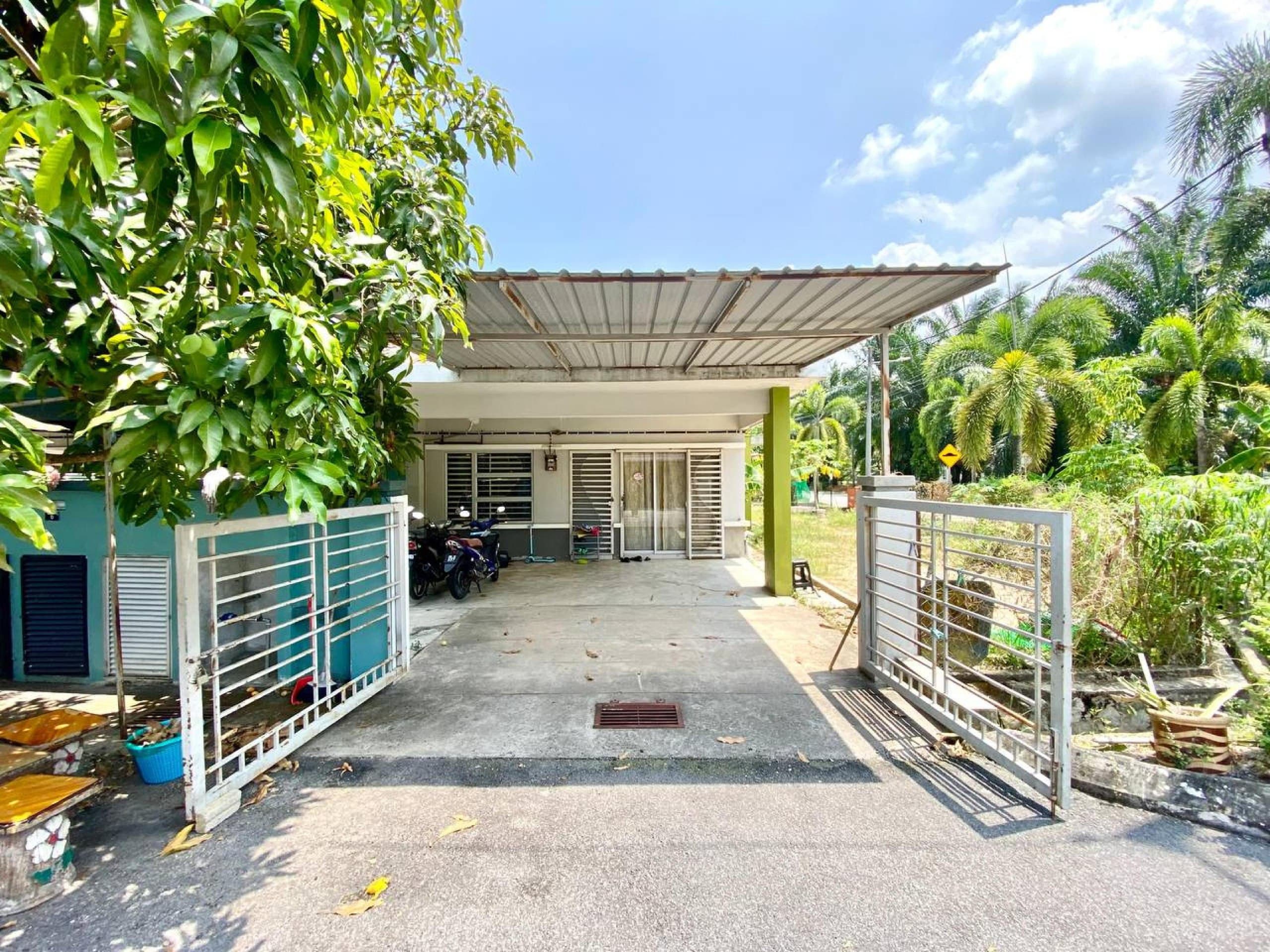 1-Storey Corner Lot Freehold Near Masjid Taman Amanah Jenjarom - Image 1