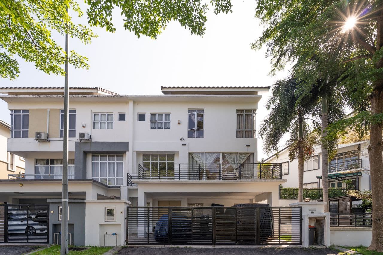 2.5 Storey Semi D Saujana Villa Kajang