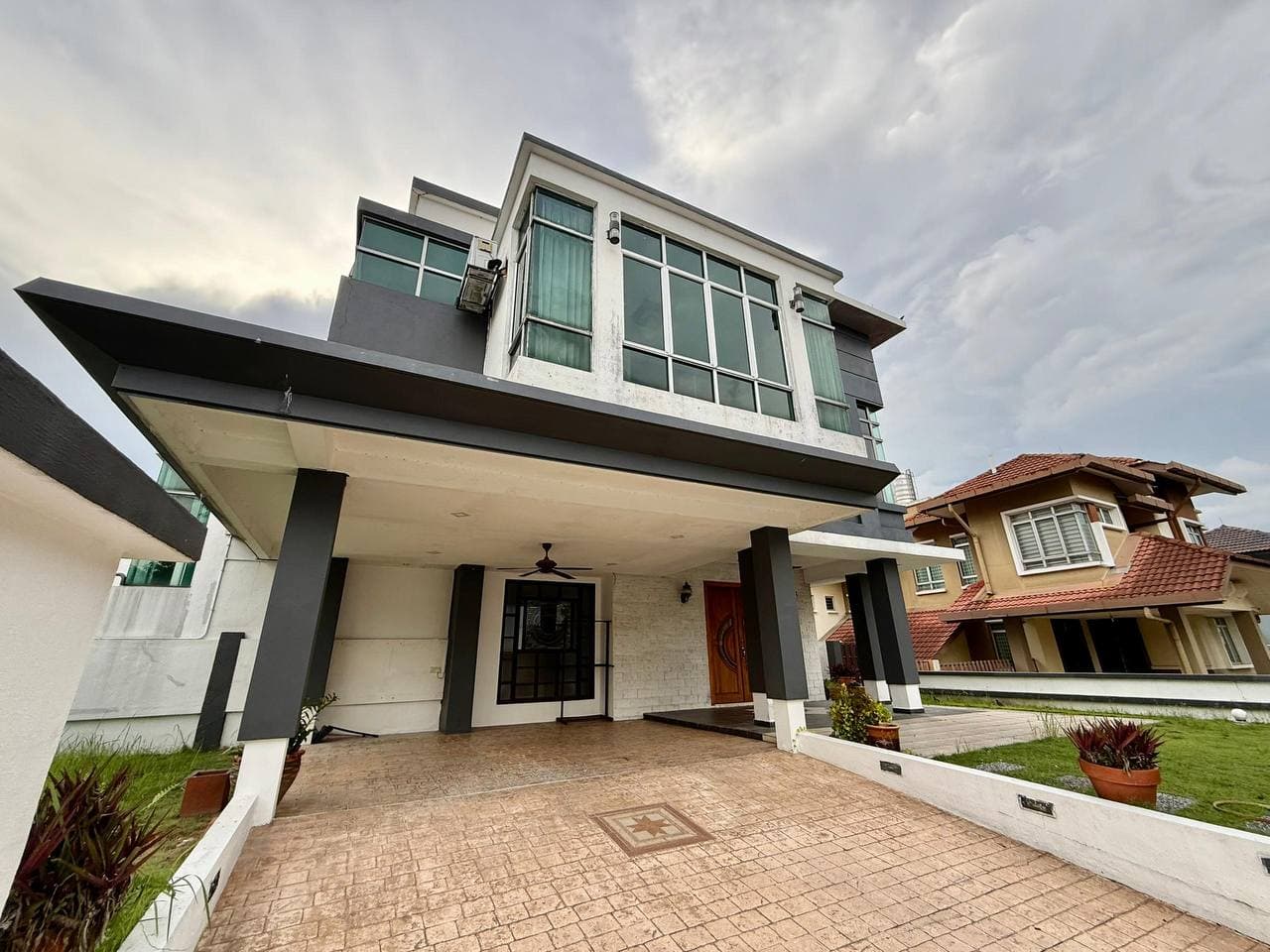 2.5 Storey Bungalow Kota Emerald East Rawang Fully Renovated - Image 1