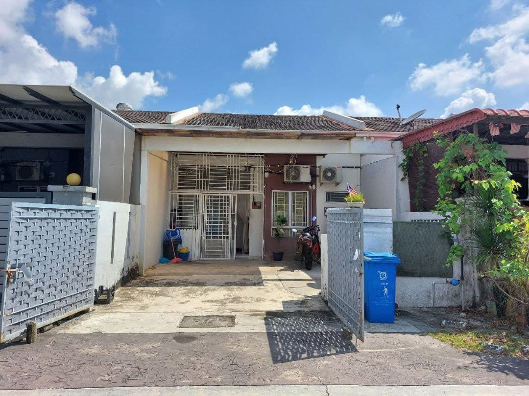 Storey Terrace Taman Idaman Seksyen 30 Shah Alam - Image 1