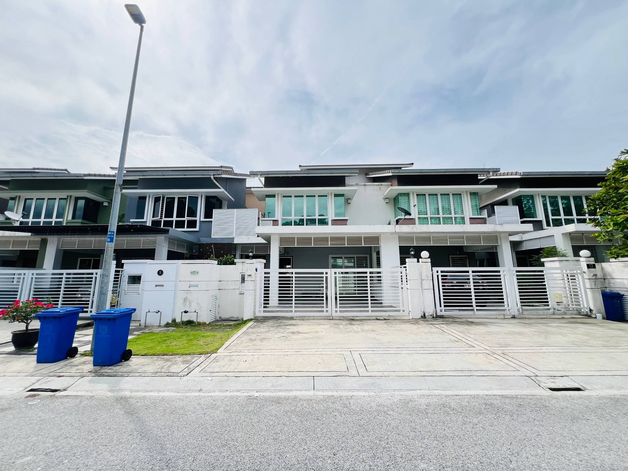 Freehold Double Storey Intermediate Superlink House Lavender Park - Image 1