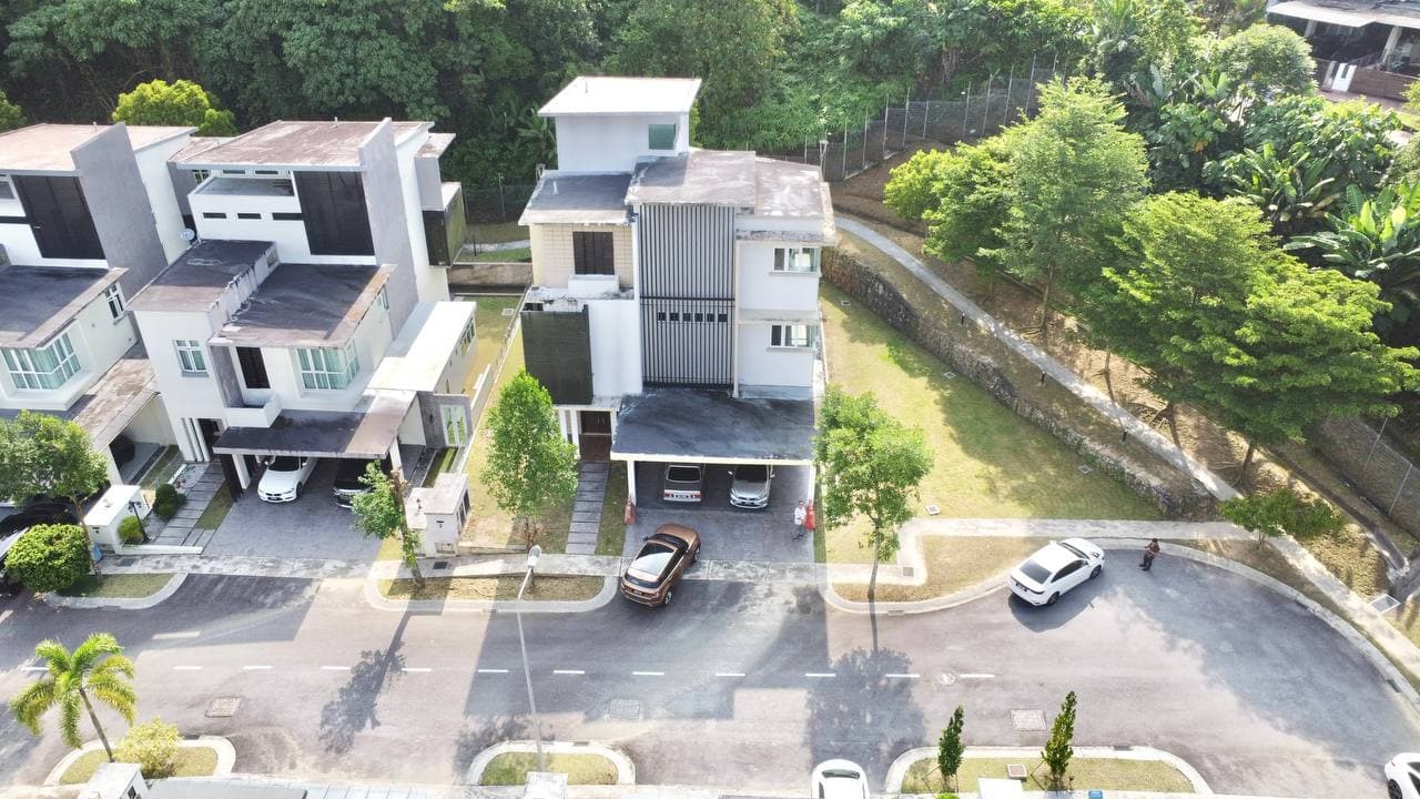 Tijani Ukay 3 Storey Corner Bungalow Ampang Hulu Klang - Image 1