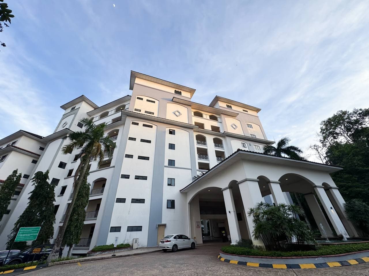 Penthouse Sri Alam Condominium Seksyen 13 Shah Alam - Image 1