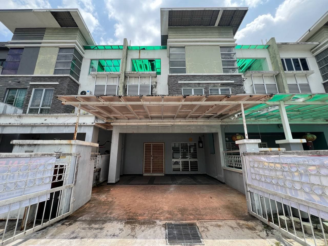 3 Storey Terrace House Taman Sri Putra Sungai Buloh - Image 1