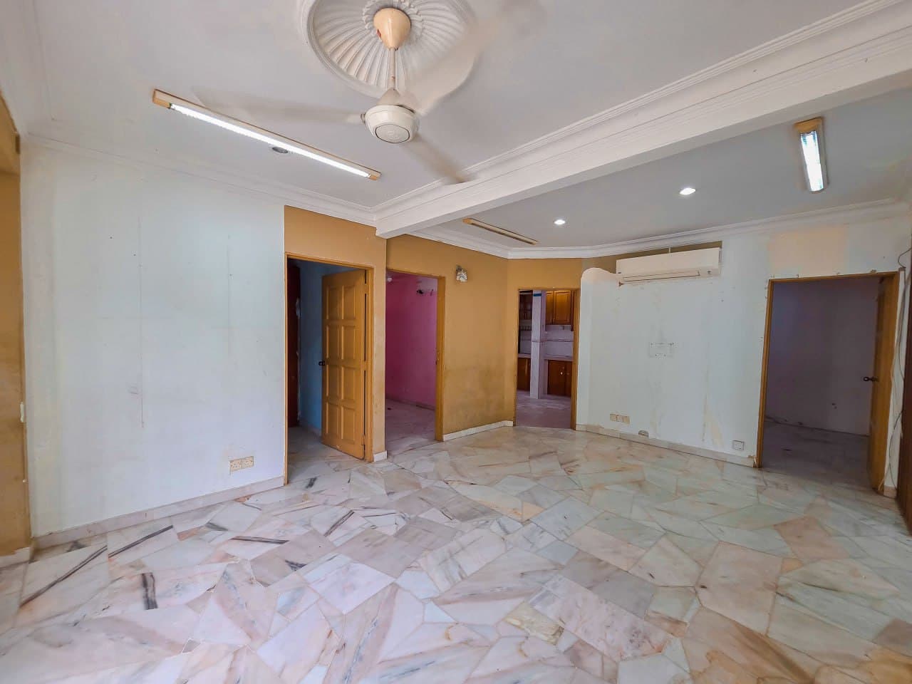 1 Storey Corner Taman Industri Bolton Batu Caves Taman Sri Gombak - Image 1