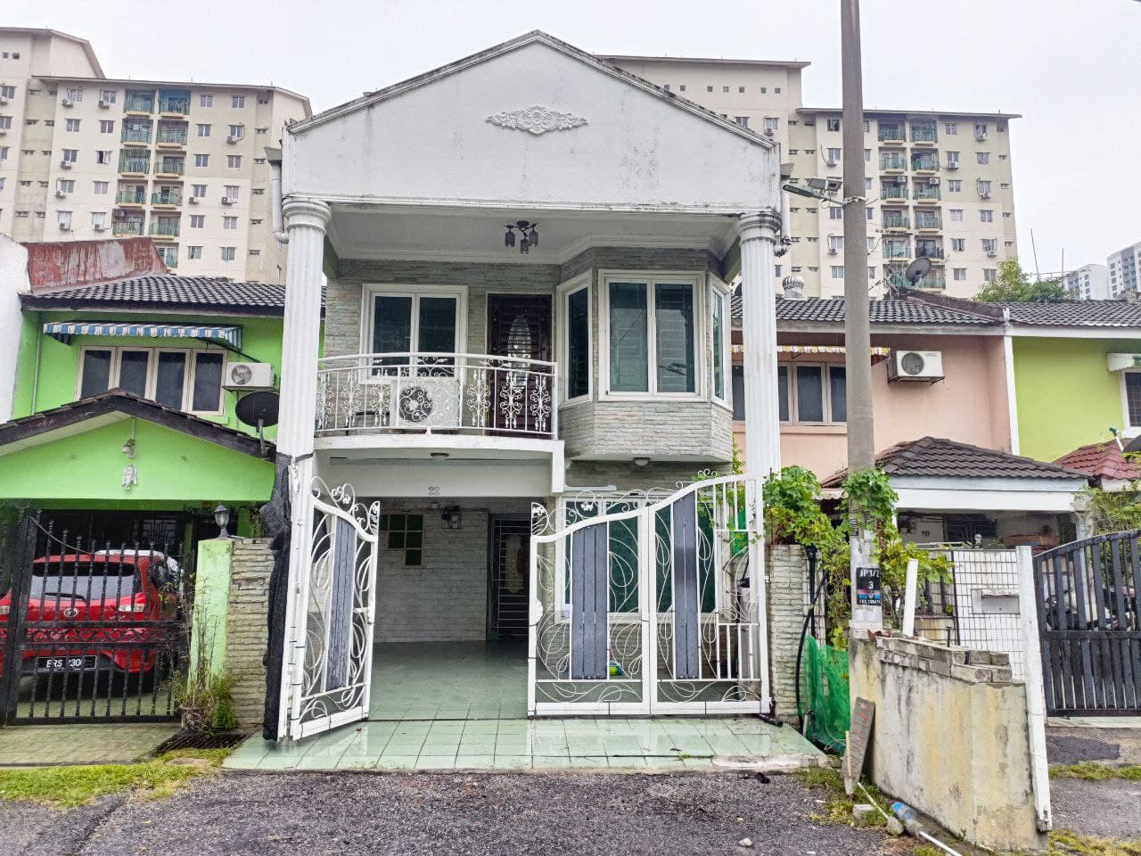 Fully Renovated Double Storey Taman Pinggiran Batu Caves - Image 1