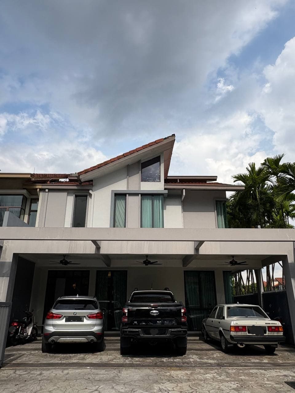 Corner Lot 3-Storey Terraced Lagenda 1 Bukit Jelutong Shah Alam - Image 1