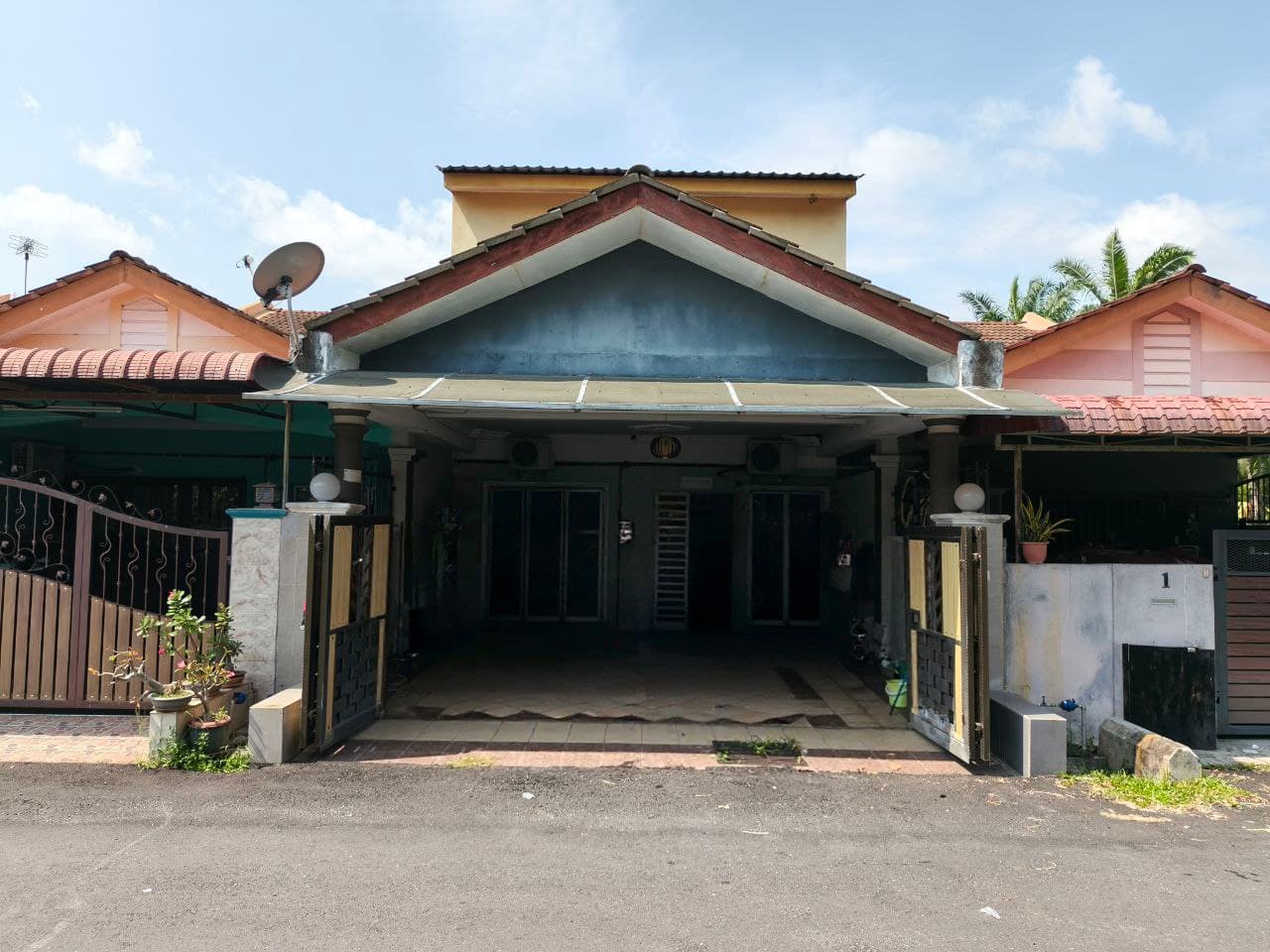 Facing Open Single Storey Taman KSU Kuala Selangor Utama Selangor - Image 1