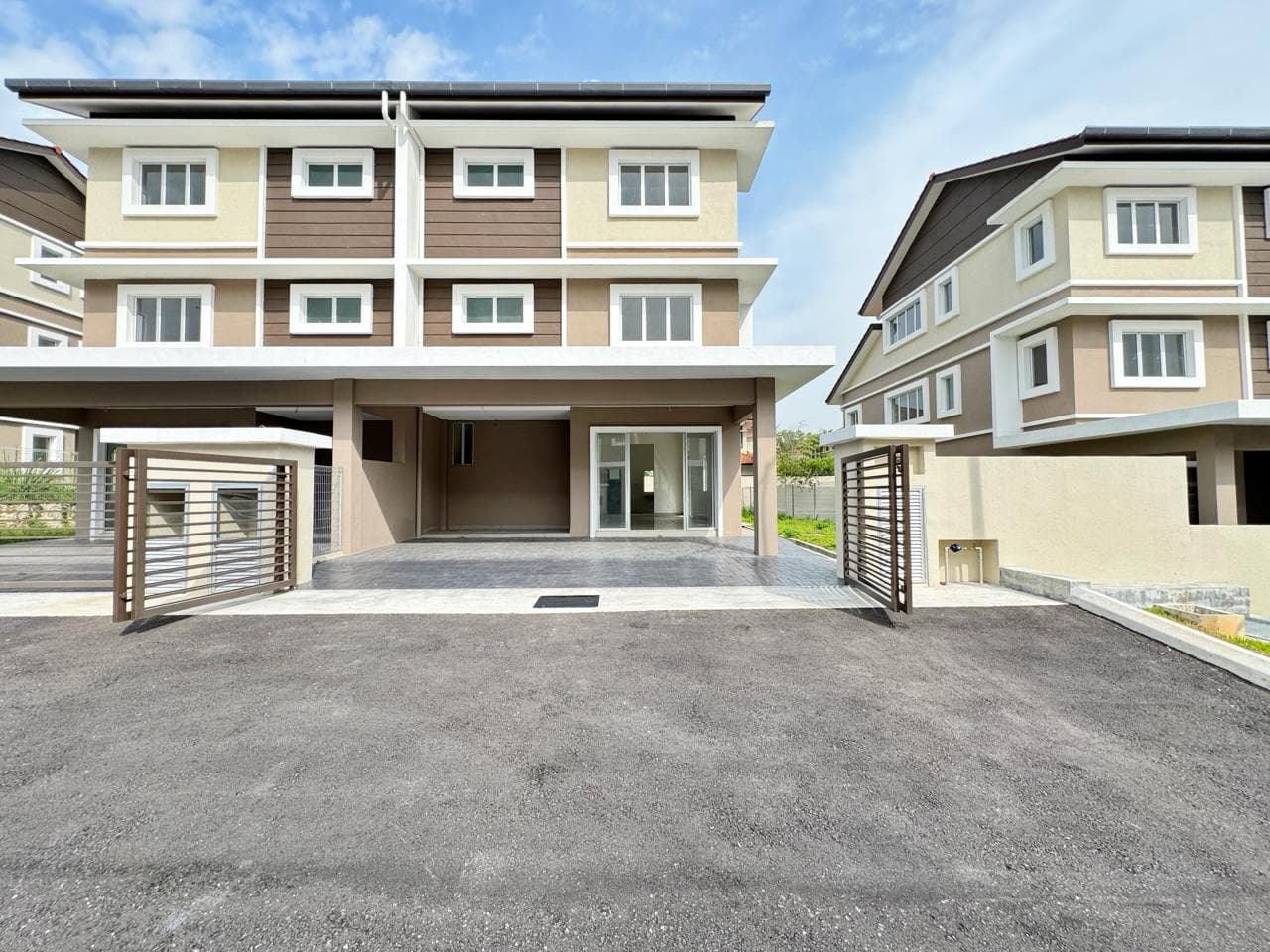 Brand New 3 Storey Semi D Taman Ramal Suria Kajang