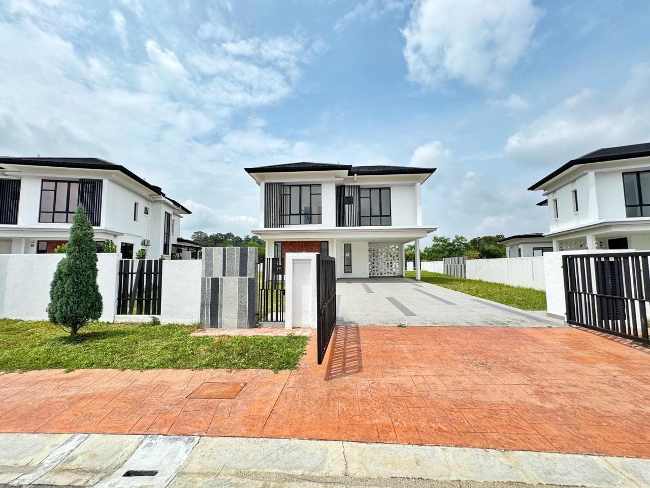 HUGE LAND 2 Storey Bungalow Verdale Alam Sari Bangi near MASJID - Image 1