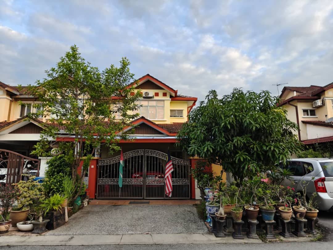 Double Storey End Lot Terrace Jln Komoditi Dua Seksyen 23 Shah Alam - Image 1
