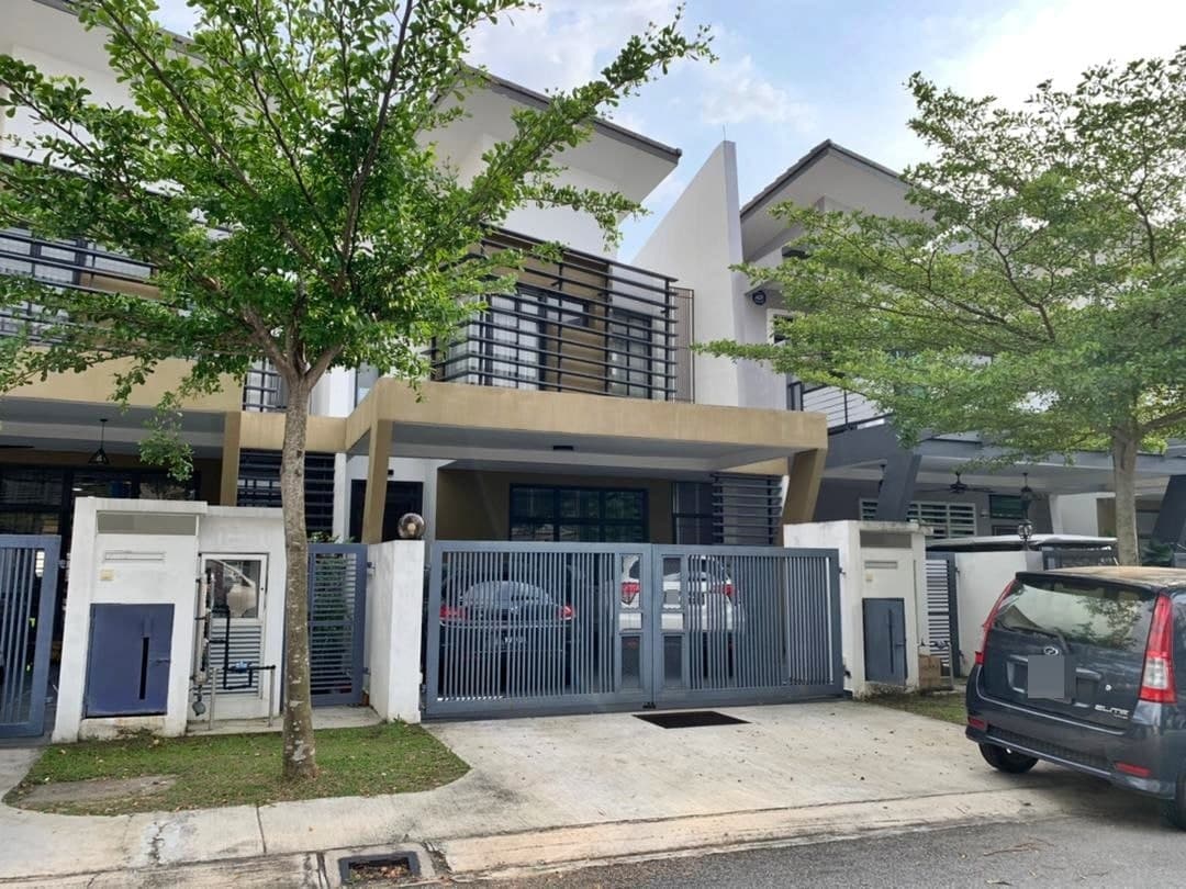 Double Storey Terrace With Courtyard Laman Glenmarie Shah Alam - Image 1