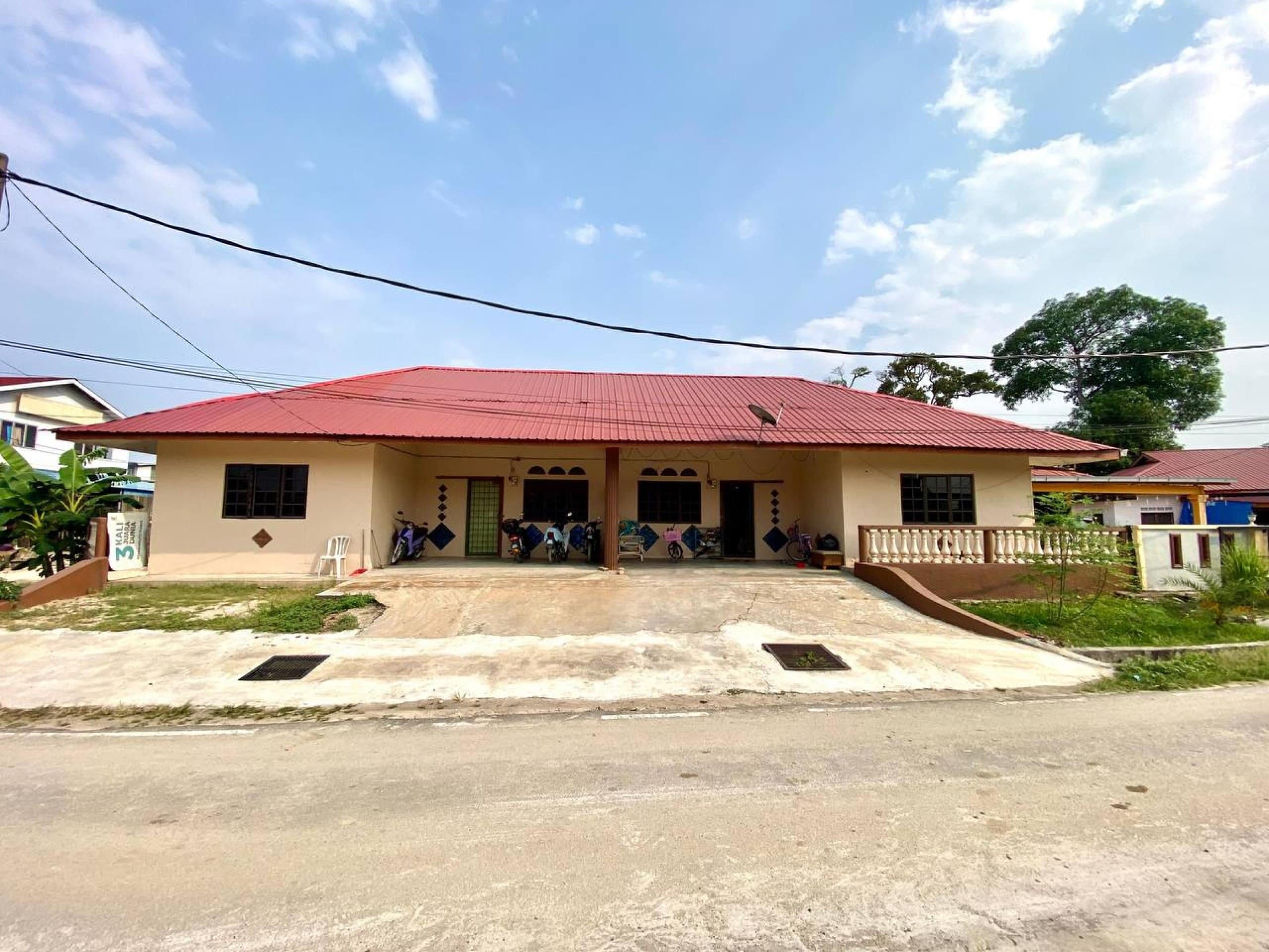Single Storey Bungalow 2 House in 1 Land at Kampung Sungai Balak Kajang