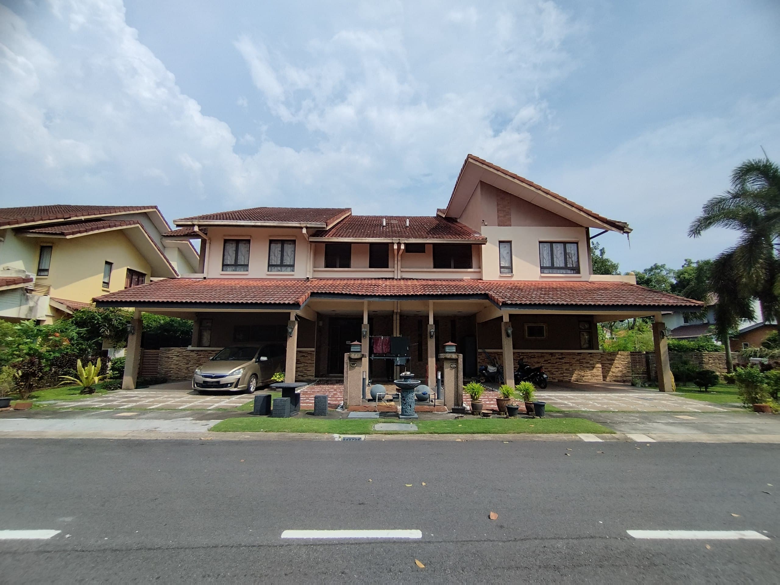 Double Storey Semi-D House Adjoining Damar Bayu Glenmarie Cove Port Klang - Image 1