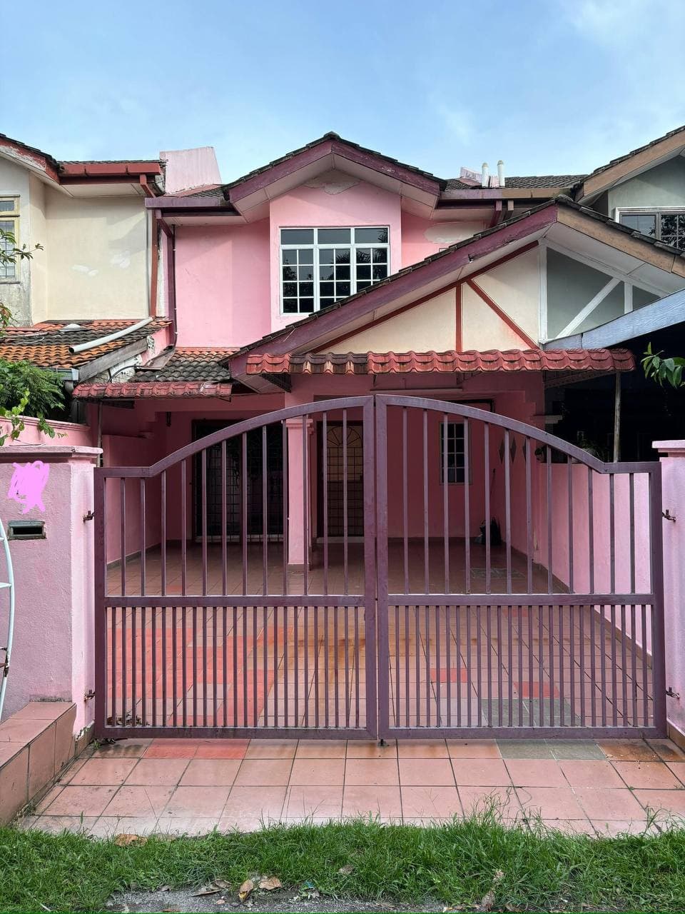 Double Storey Freehold Bukit Sentosa Jalan Anggerik - Image 1