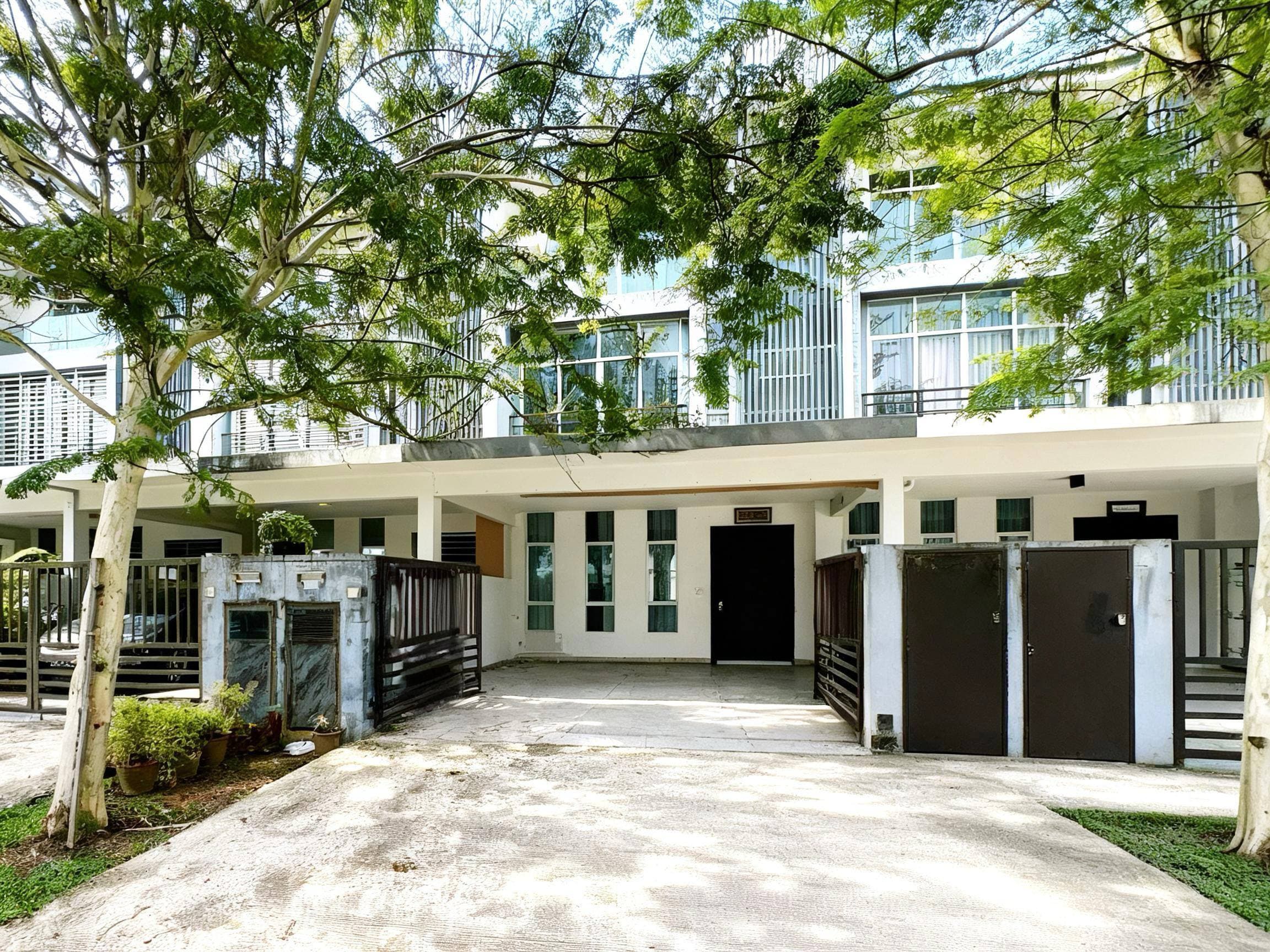 Bangi Avenue 3 Kajang Triple Storey - Image 1