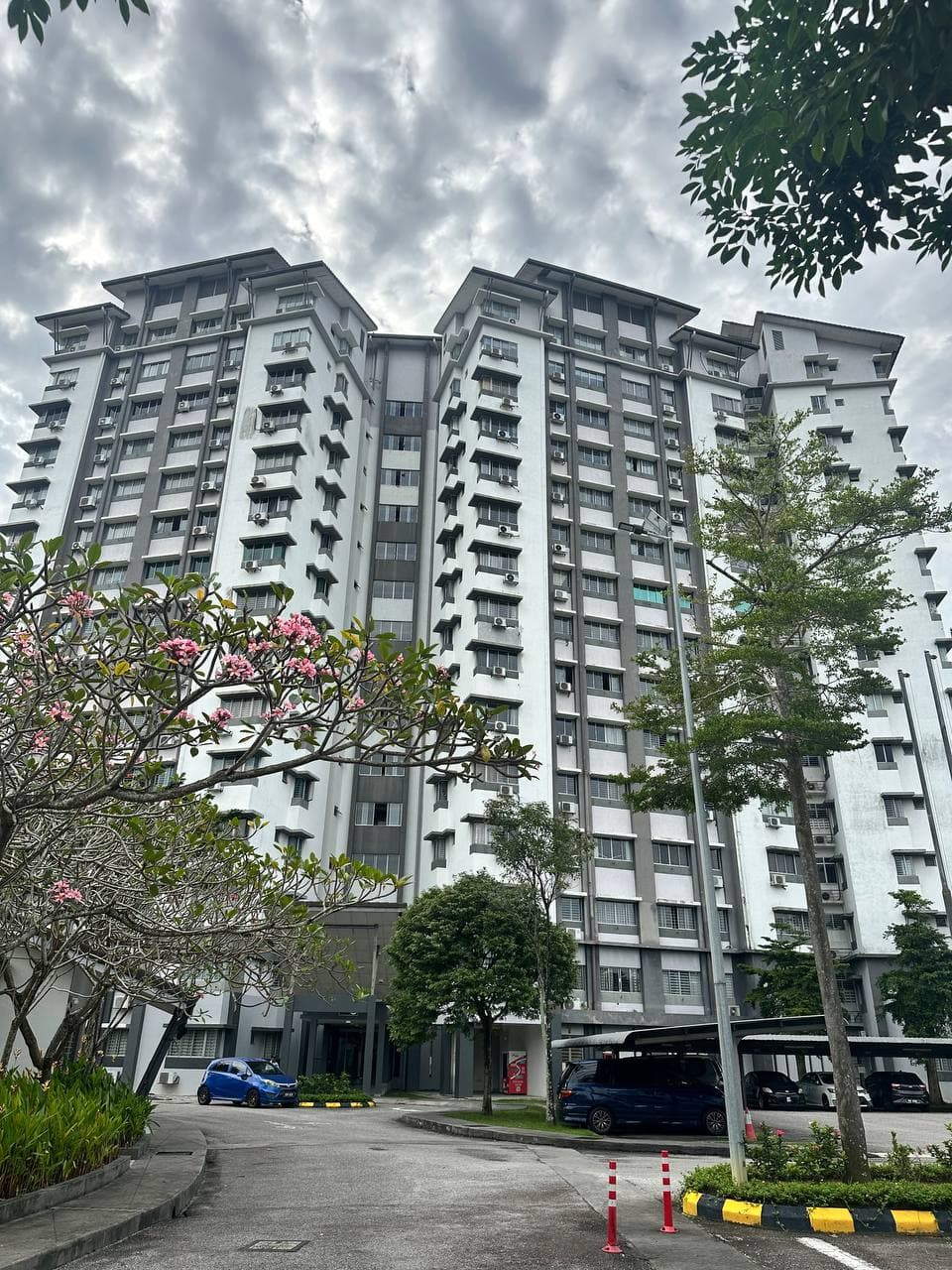 2 Bedroom Condominium Lagoon Suites Kota Kemuning - Image 1