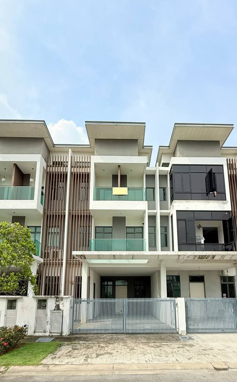 Reflexion Pool Villa Bandar Nusaputra Timur Puchong South - Image 1