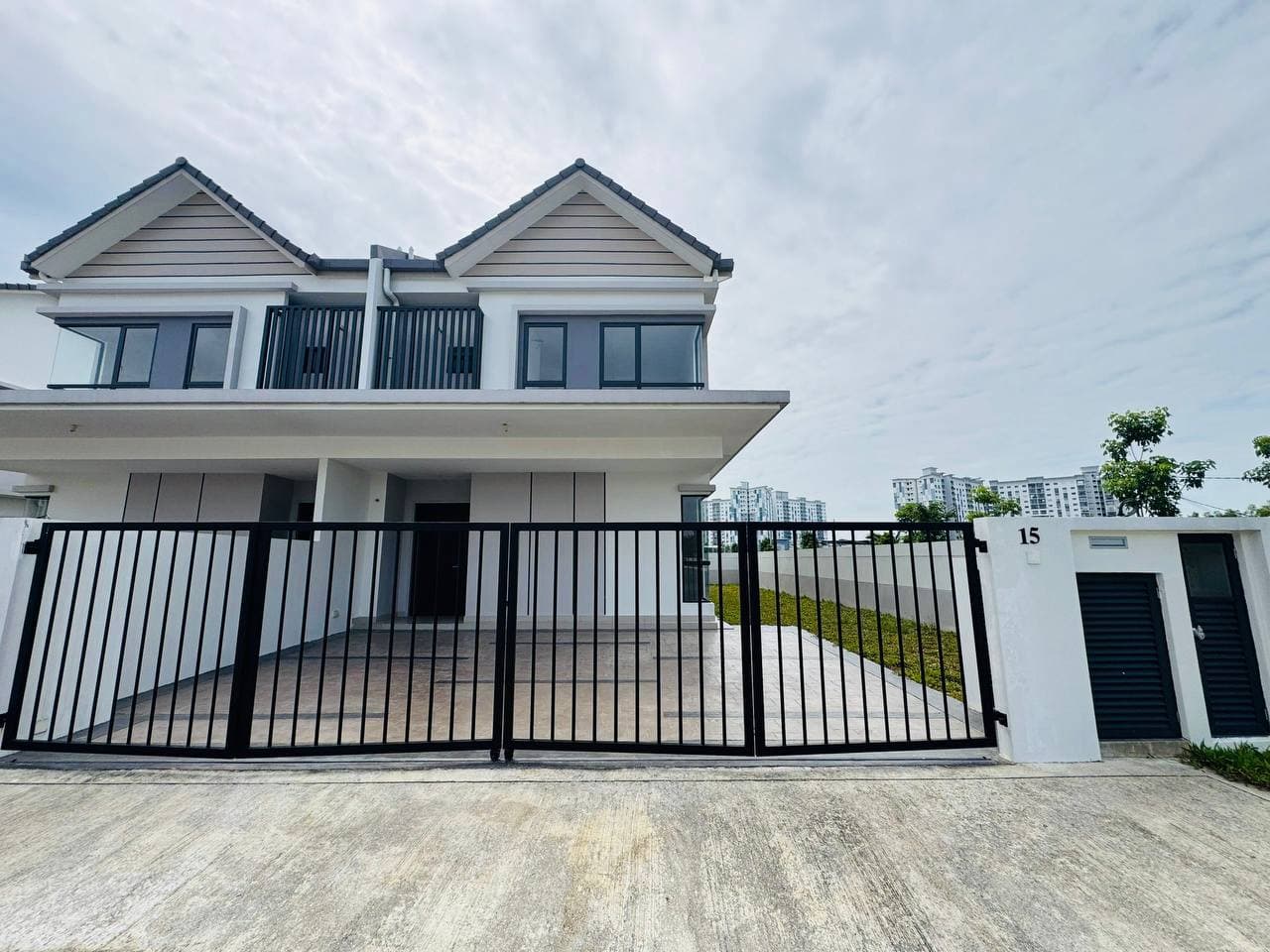 Brand New Endlot Semi-D Park Home Sejati Lakeside 2 - Image 1