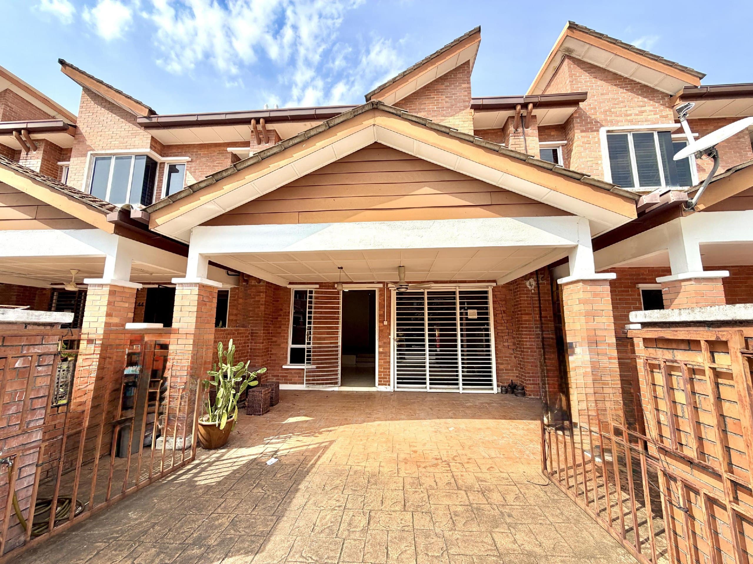 Double Storey House Alam Budiman Seksyen U10 Shah Alam - Image 1