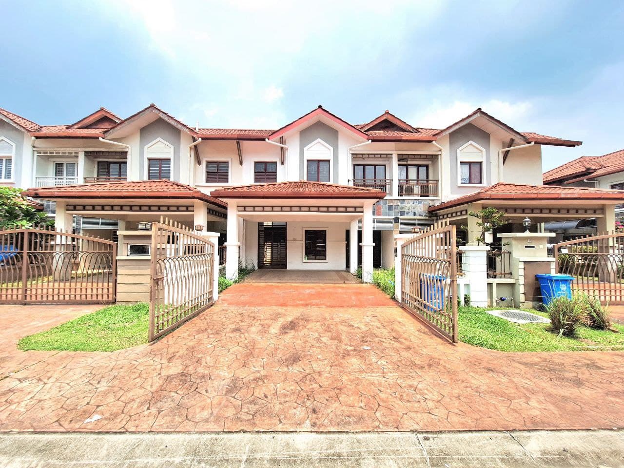 Superlink Double Storey DKayangan Seksyen 13 Shah Alam - Image 1
