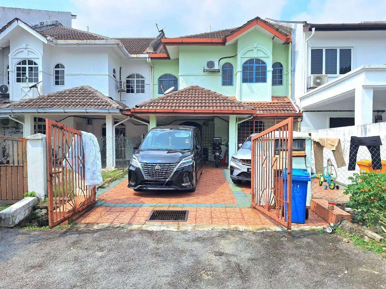 Double Storey Superlink Terrace Jalan Ambar 2 Seksyen 7 - Image 1