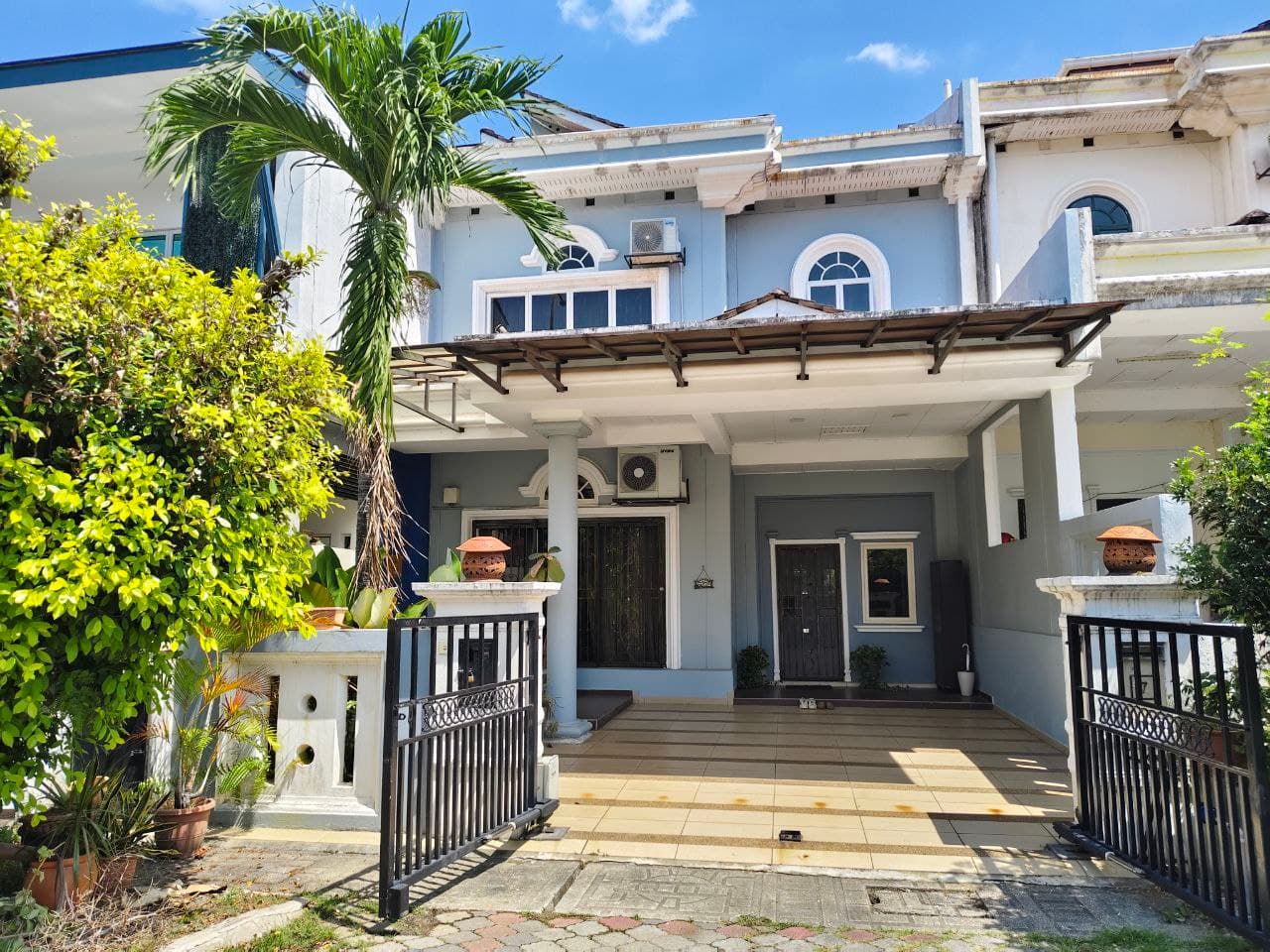Move In Condition 2.5 Storey Seksyen 7 Shah Alam - Image 1