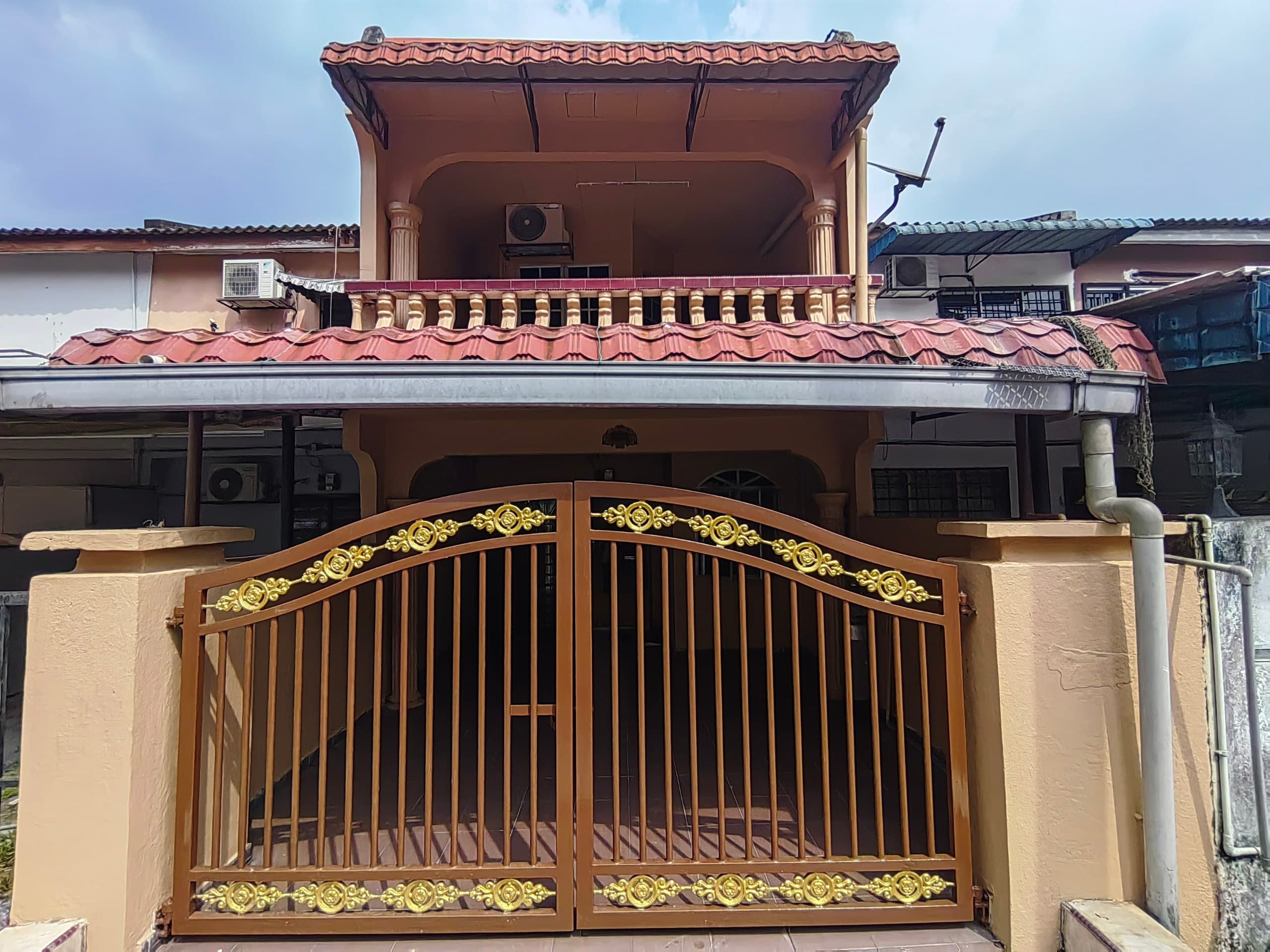 Double Storey low cost Taman Sri Muda Seksyen 25 Shah Alam - Image 1