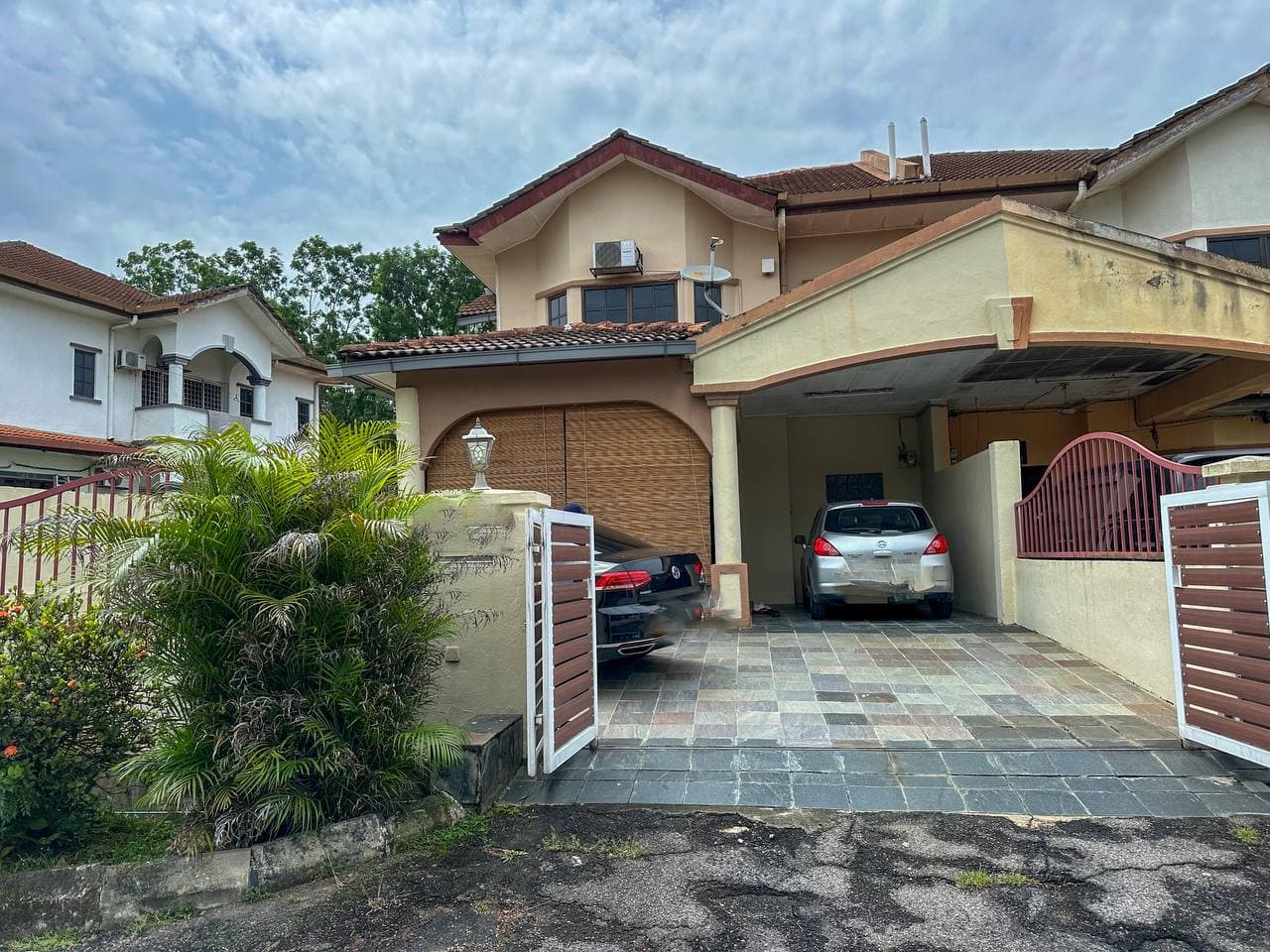Renovated Semi-D Double Storey House Taman Puncak Utama Kajang