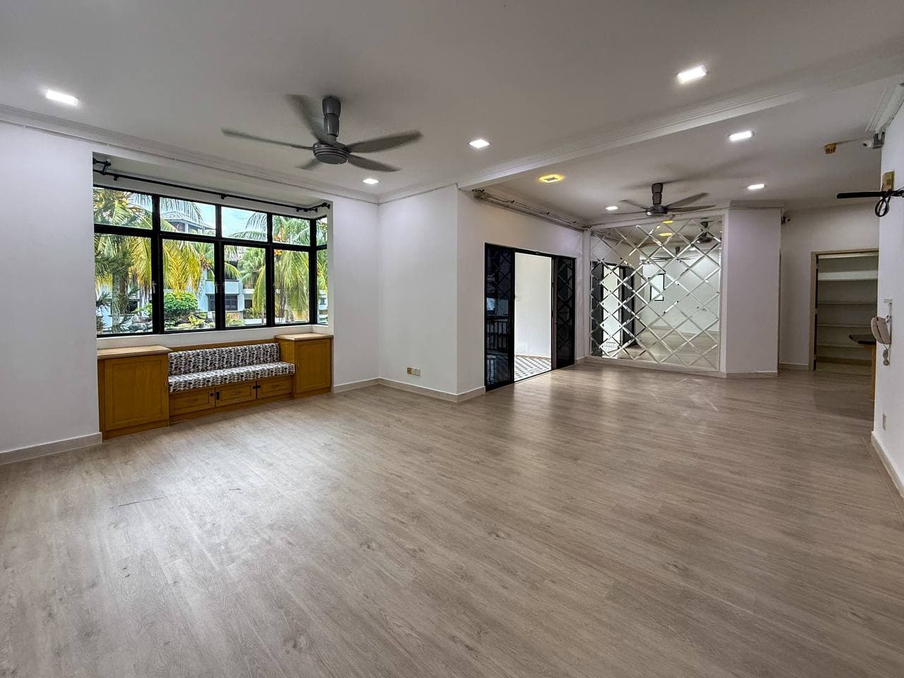 DMelor Condominium, Cyberjaya Spacious Corner Unit - Image 1