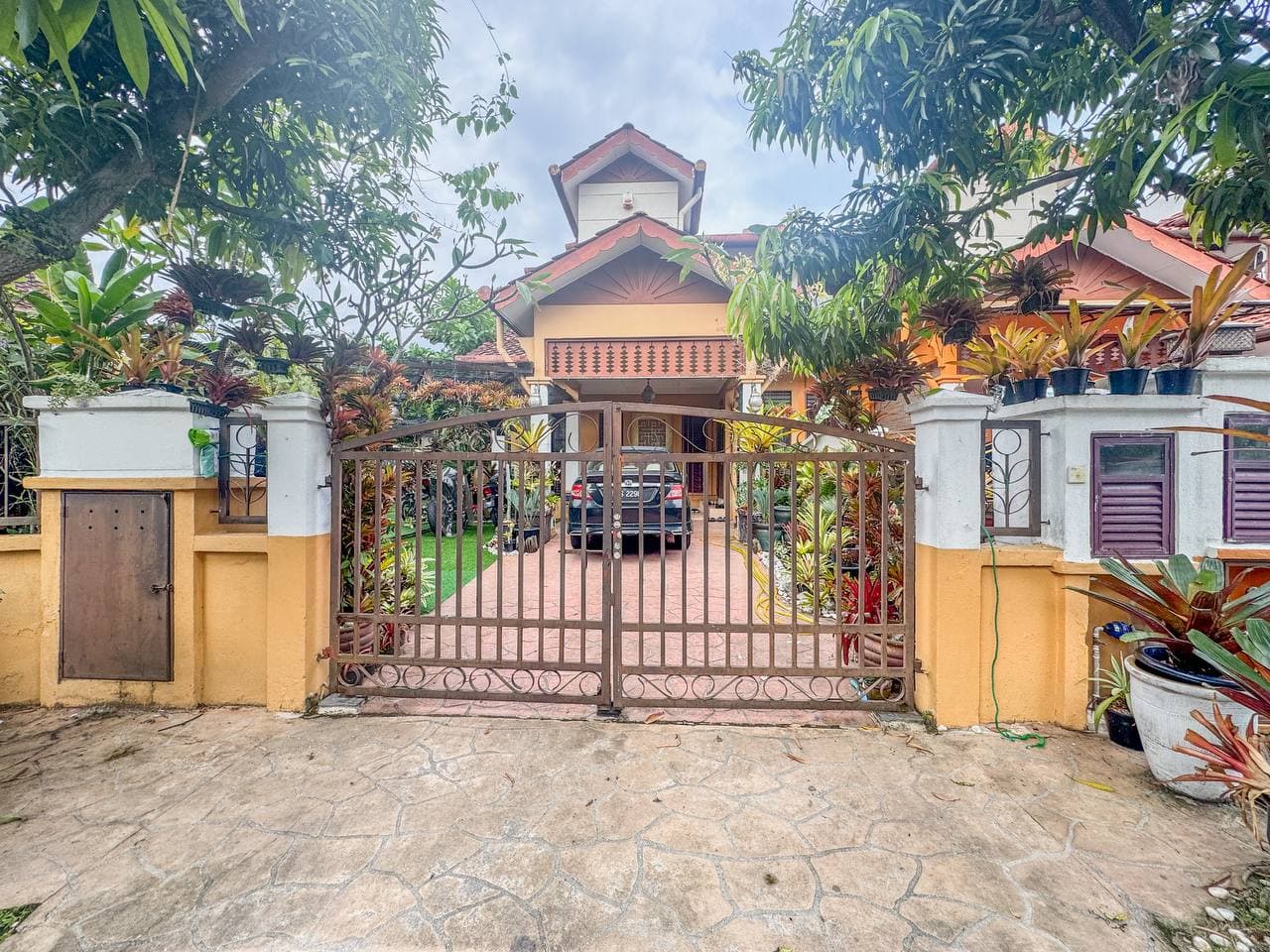 Double Storey End Lot Taman Damai Puspa, Alam Damai, Cheras - Image 1