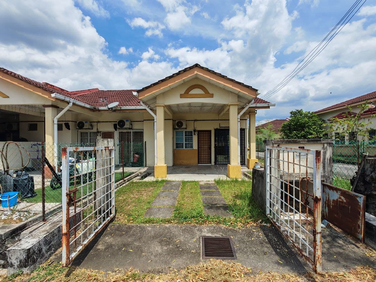 End Lot Single Storey Terrace House PKNS Antara Gapi - Image 1