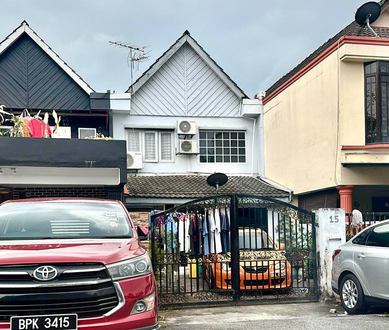 Double Storey Terrace at Jalan Sulam, Sek 19, Shah Alam - Image 1