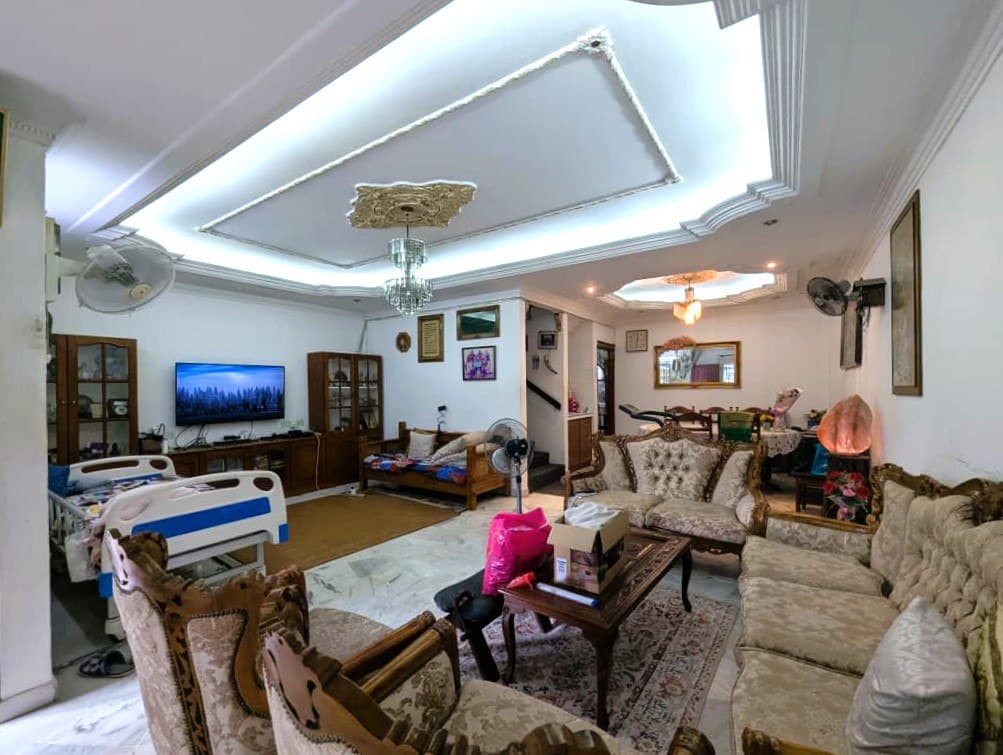 22x70 Freehold Renovated Teres 2 Tingkat Taman Selayang Jaya - Image 1