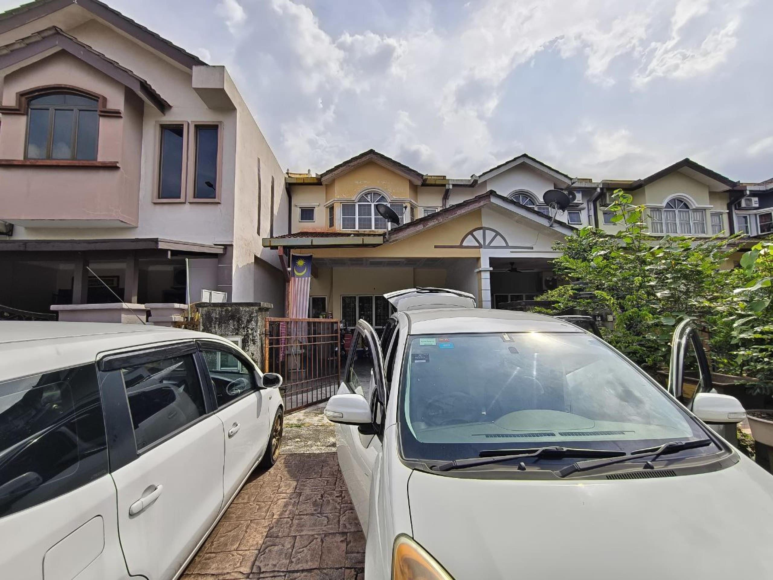 FACING OPEN Double Storey House Seksyen 23 Shah Alam - Image 1