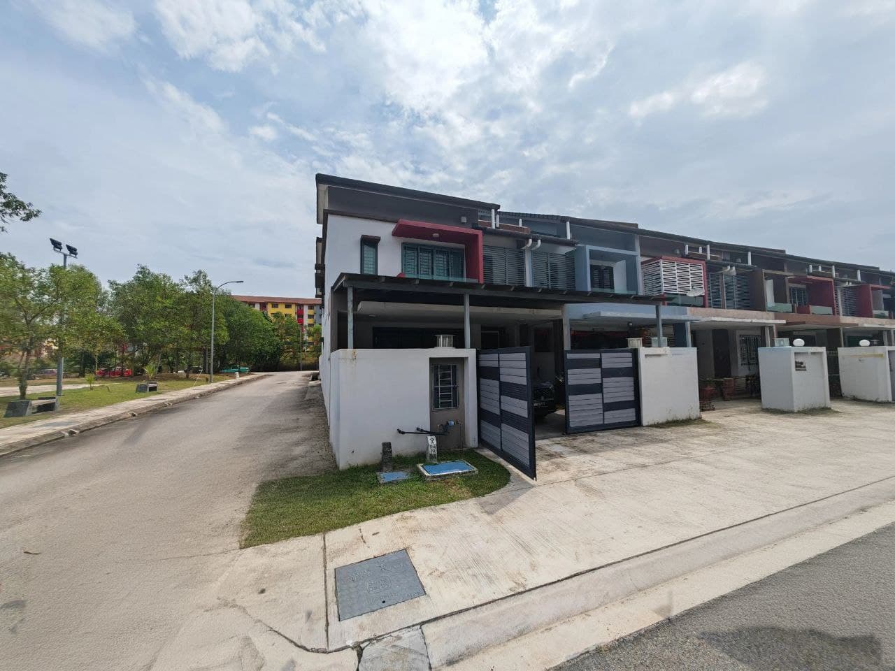 Double Storey End lot super link terrace Nahara type bukit raja - Image 1
