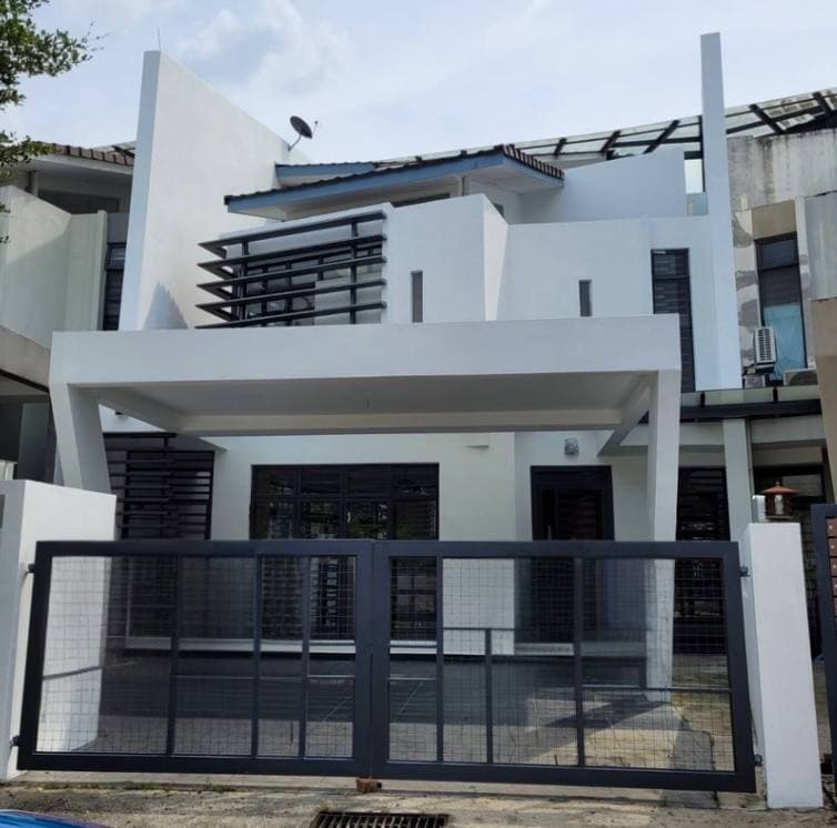 3 Storey Laman Glemarie Seksyen U1 Shah Alam - Image 1