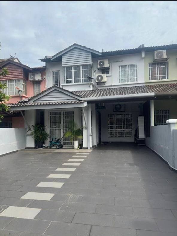 2 Storey Terrace Fully Furnished Bukit Jelutong Shah Alam - Image 1