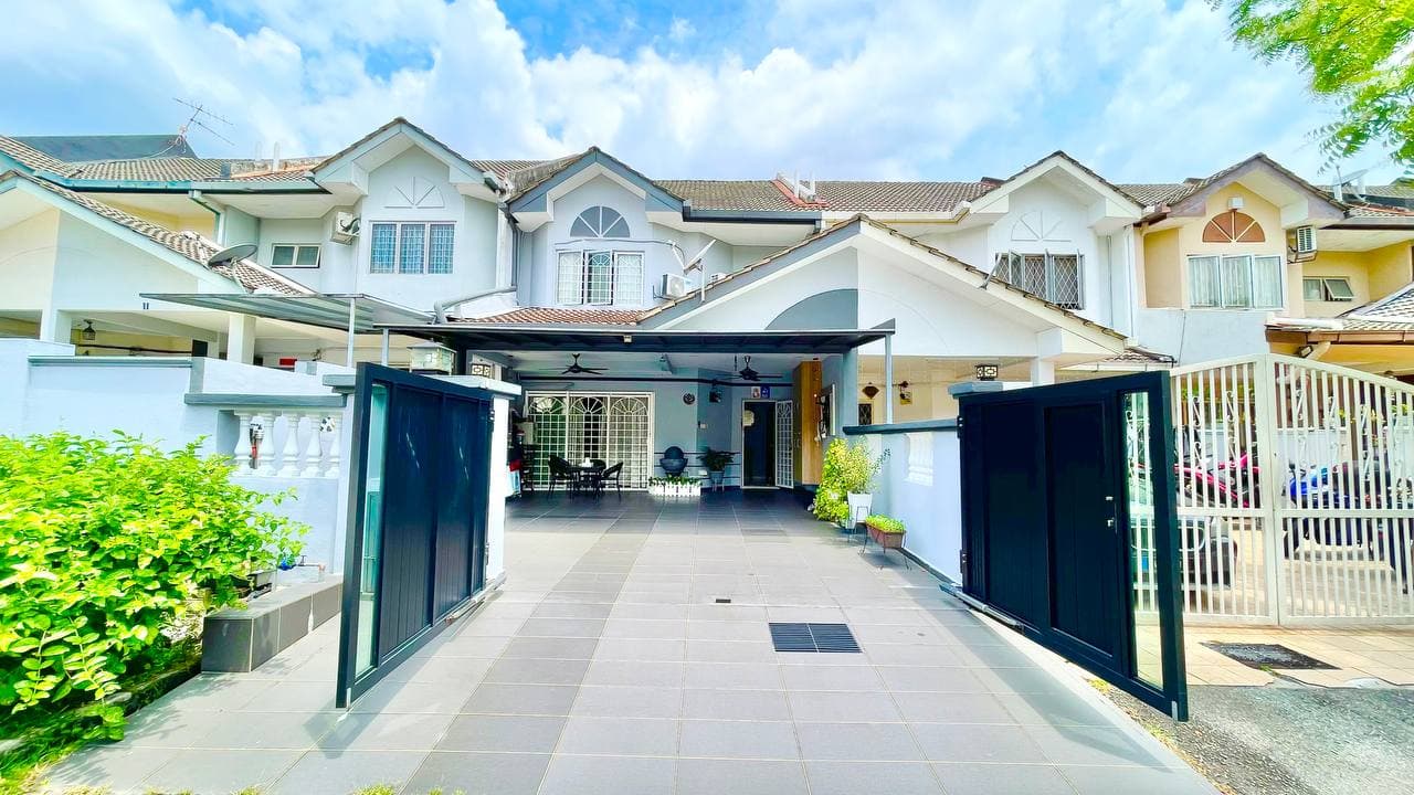 Double Storey Terrace House Bandar Kinrara 4 Selangor - Image 1