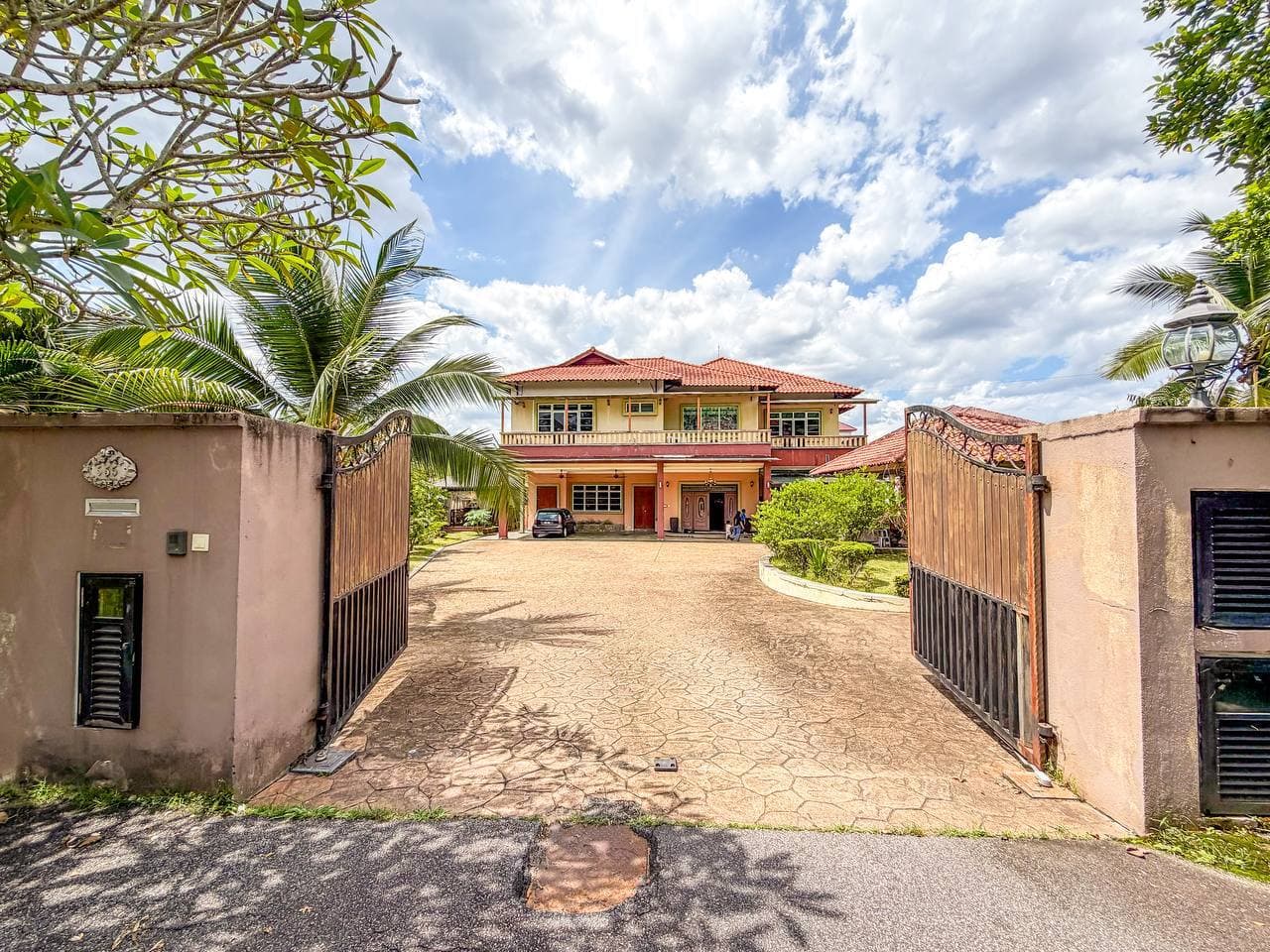 Double Storey Bungalow Country Heights, Kajang