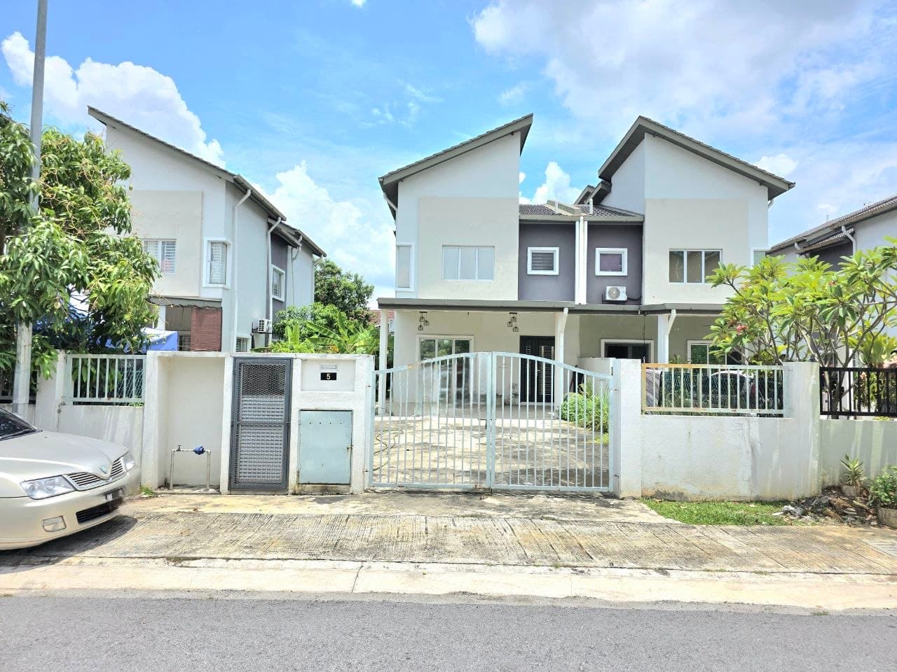 Double Storey Semi D House Taman Meru Jaya, Meru, Klang - Image 1