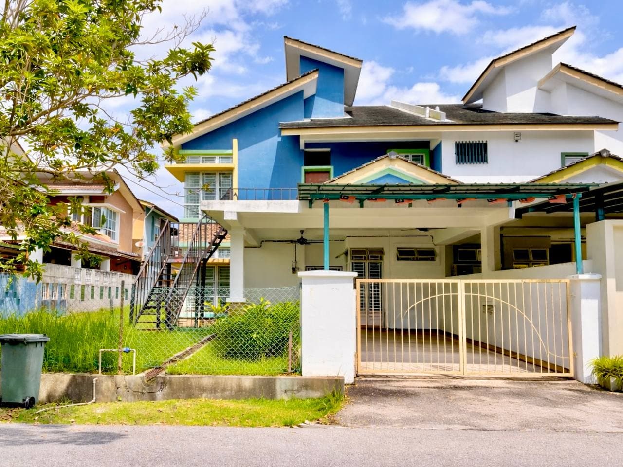 Double Storey Semi-D Desa Seri Saujana, Sungai Merab, Kajang