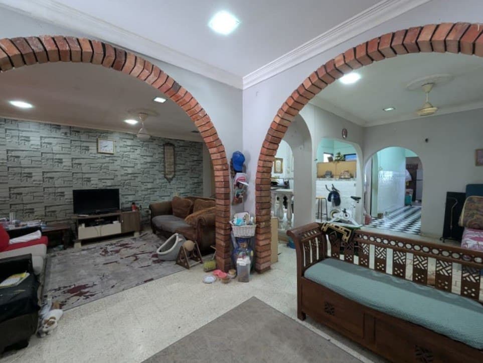 22x75 Renovated Teres 2 Tingkat Seksyen 11, Shah Alam - Image 1