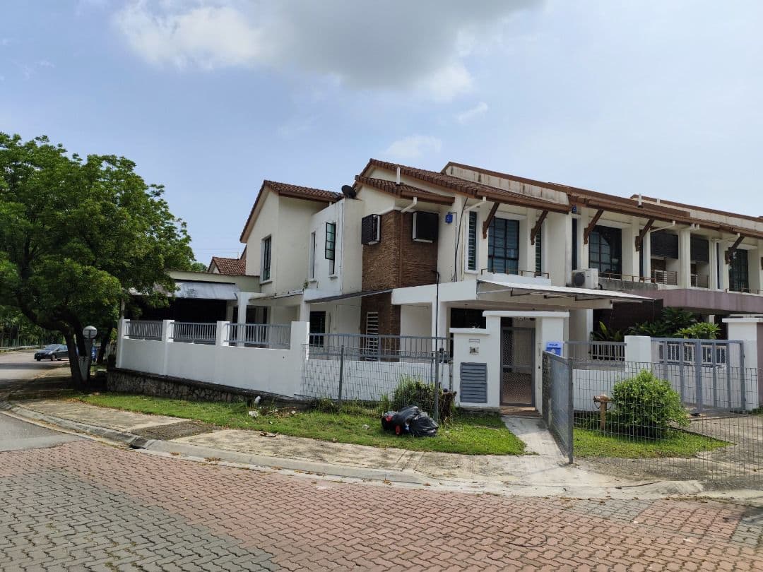Corner Lot 2Sty Putra Harmoni Putra Height USJ Near LRT - Image 1