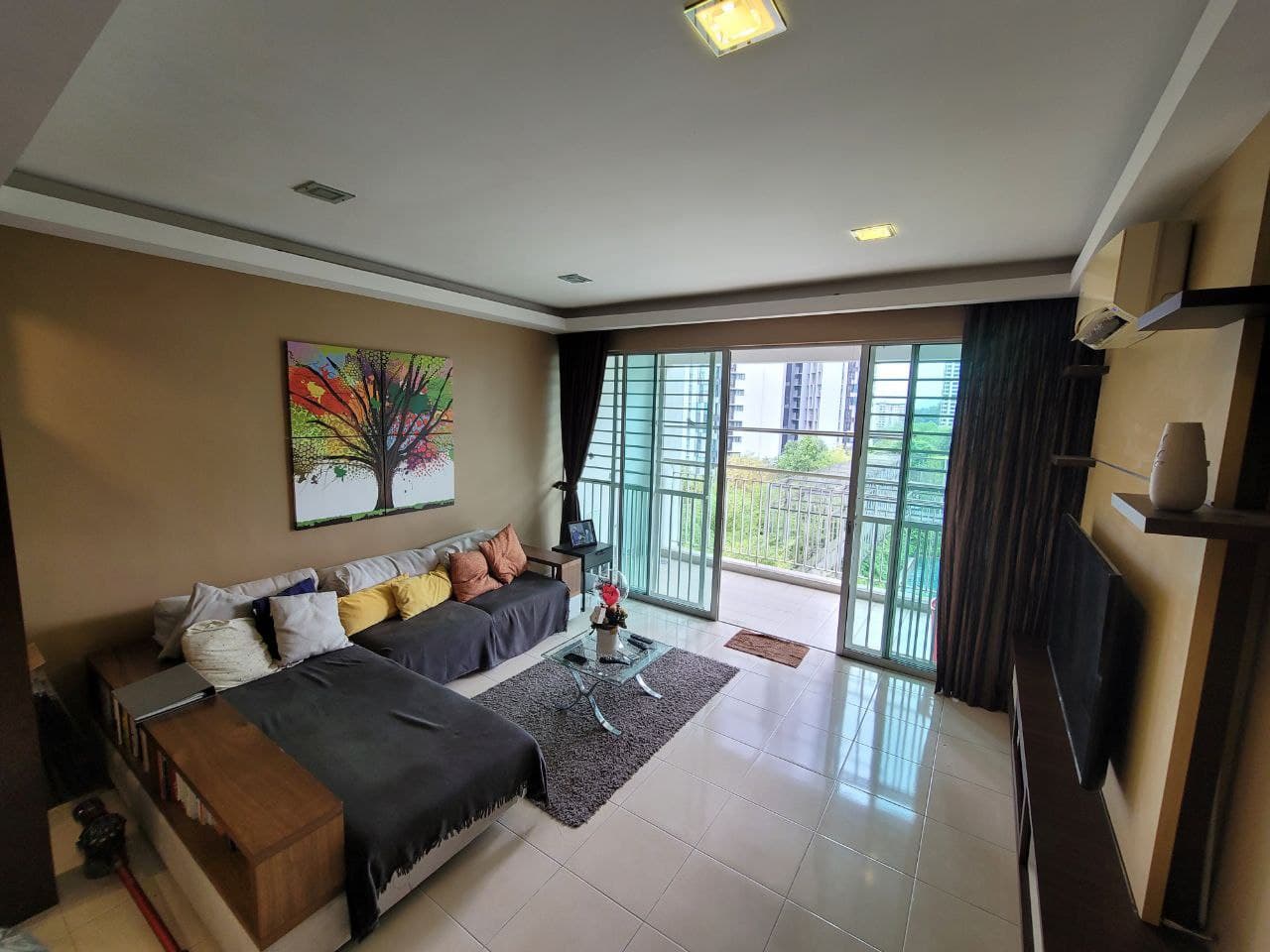 Riana Green East Condo - Image 1